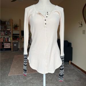 ❤️ Free People Long-Sleeve Thermal Knit Henley 🤎